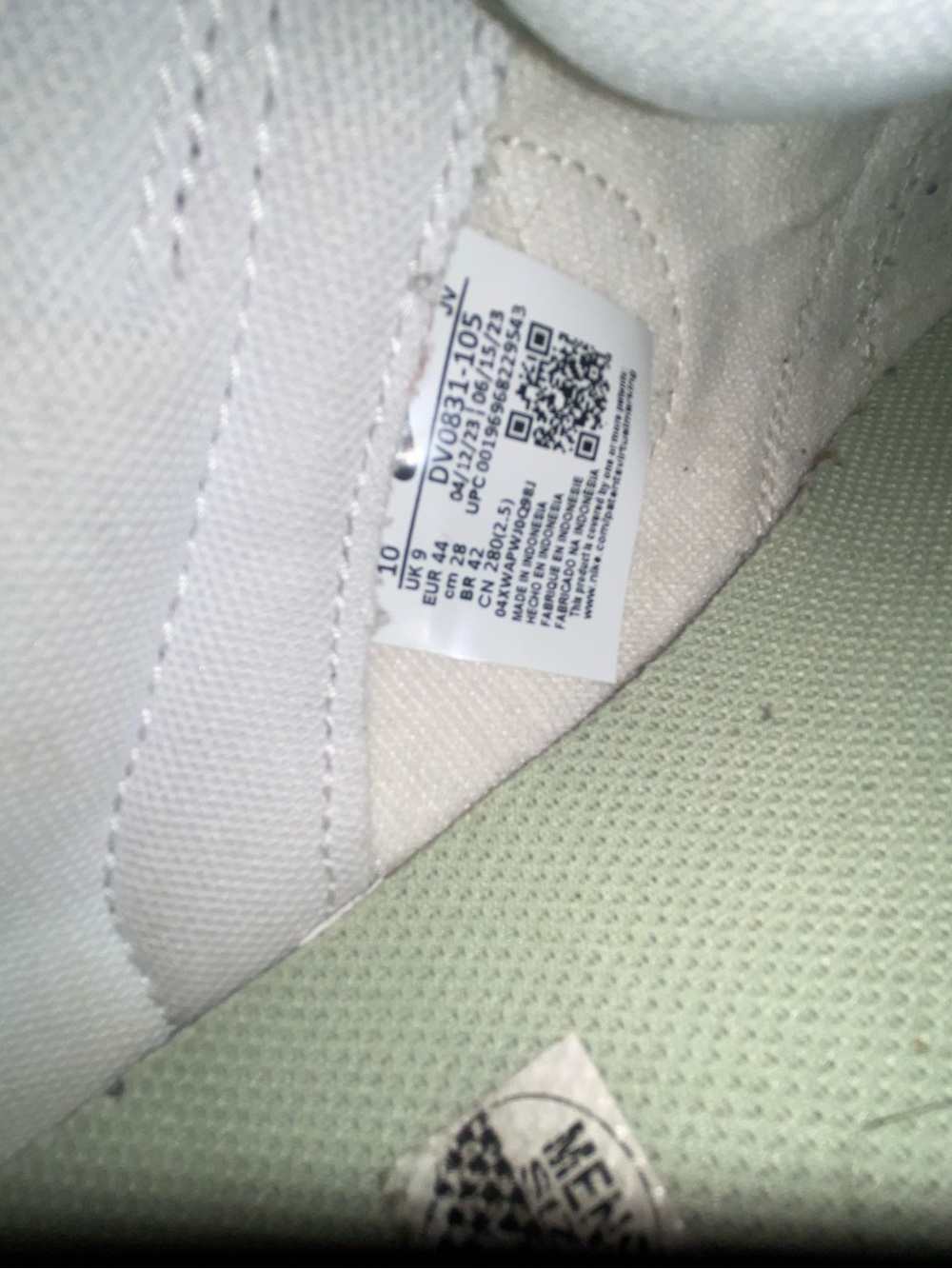 Nike Dunk Men’s White Low-Top Sneakers with Honeydew Logo and Accents - Picture 12 of 13